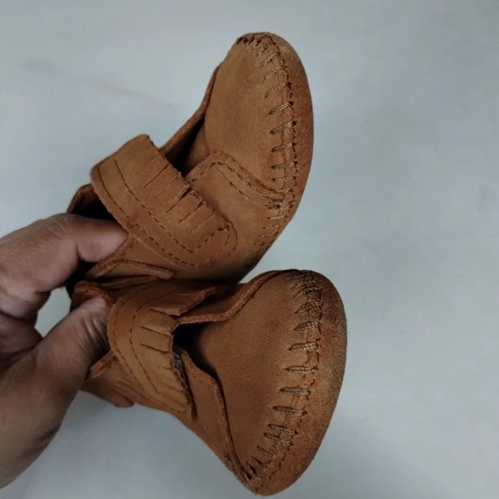 Minnetonka Kids Brown Suede Leather Moccasin Shoes SZ 6 Soft Lightweight Comfy